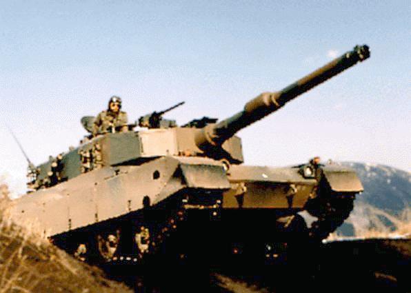 Японский танк <90>