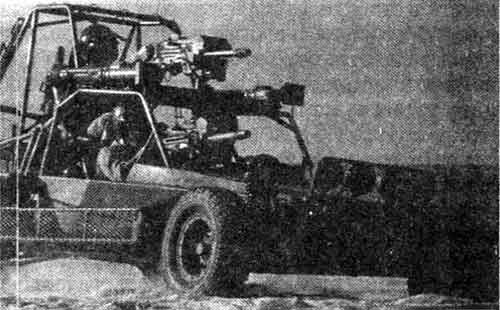 Легкая патрульная машина DPV в варианте вооружения гранатометами Mk-19 и AT-4
