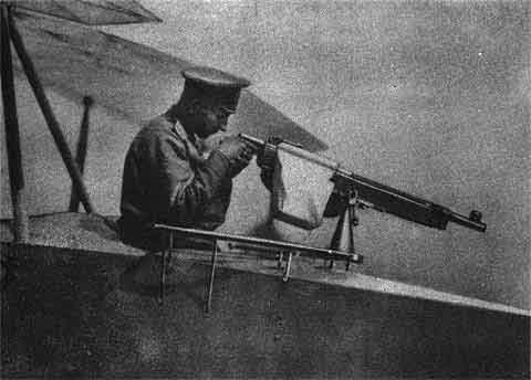 Пулемет Colt на самолете Лебедь-12; JPG SIZE=42543 b